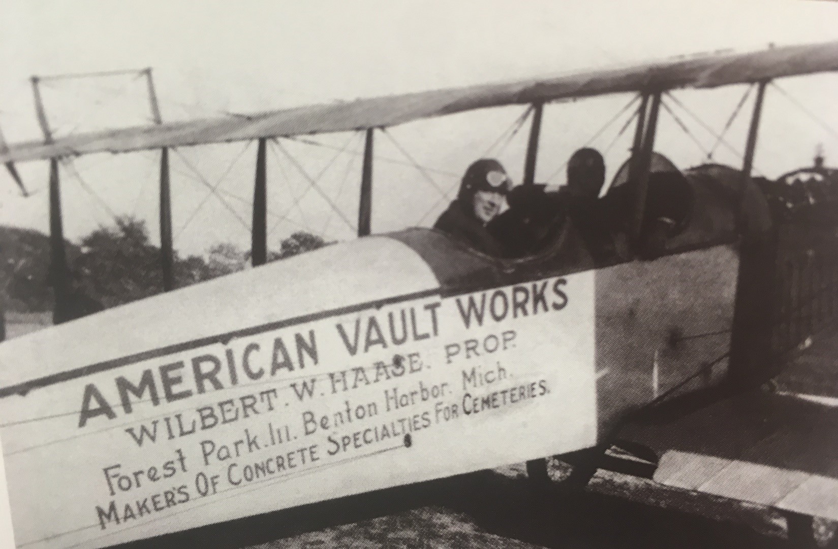 american-wilbert-BW-ad-plane
